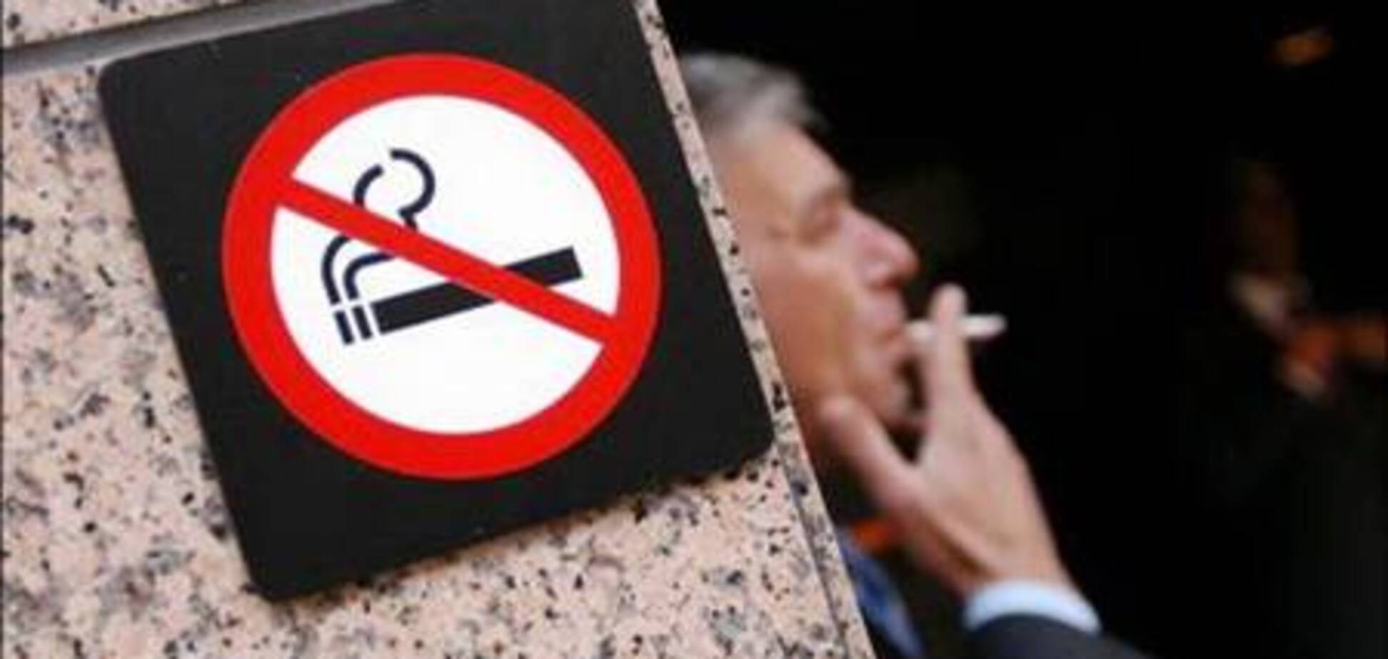 Европа выгоняет курильщиков из кафе и ресторанов