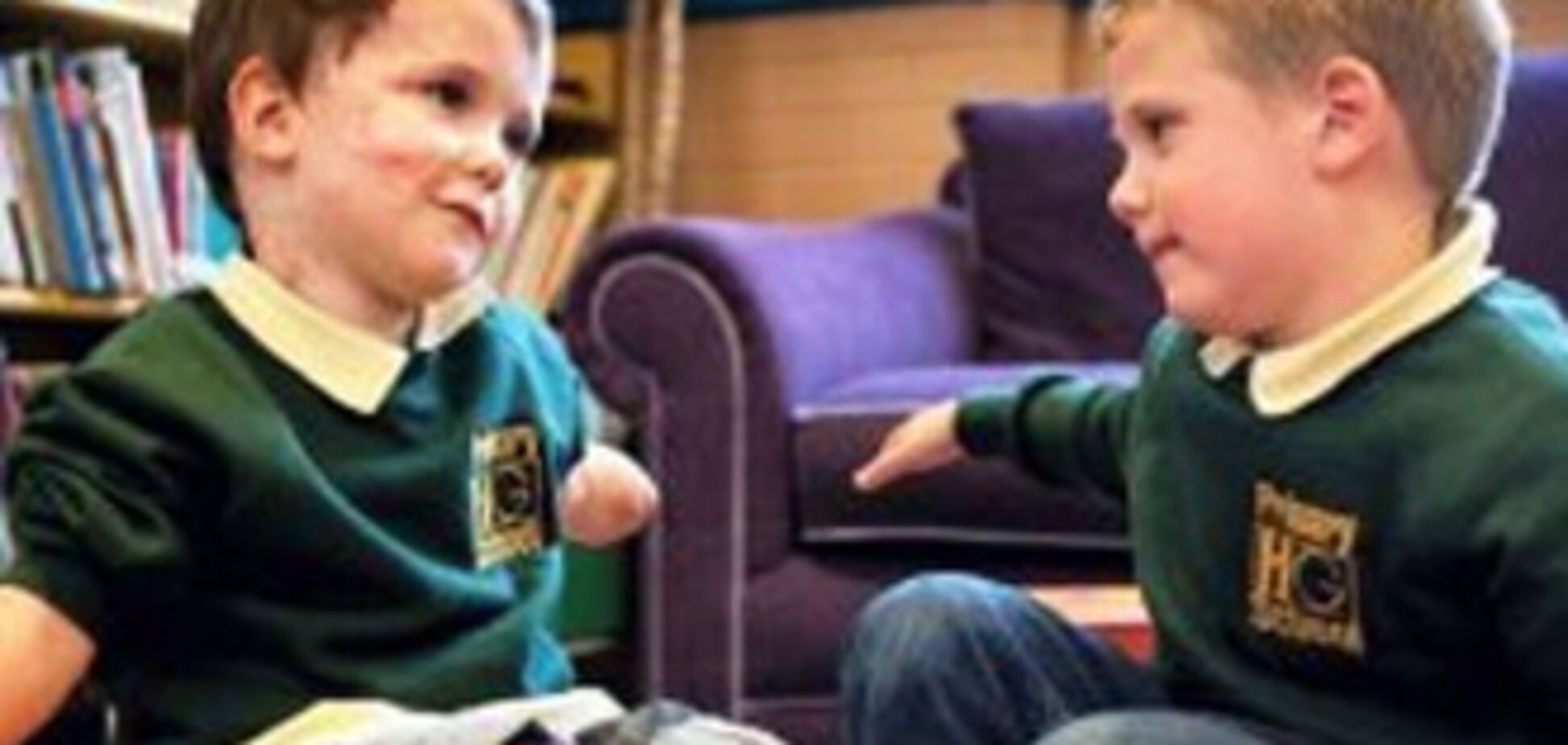 Хлопчик без рук і ніг пішов до школи