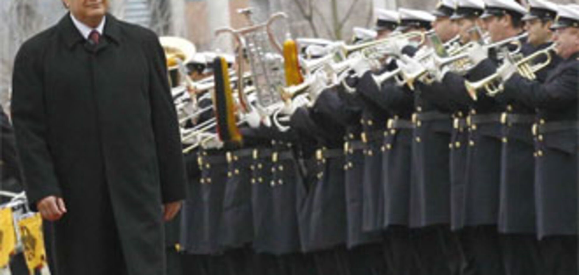 Янукович звільнив голів розвідки і внутрішніх військ