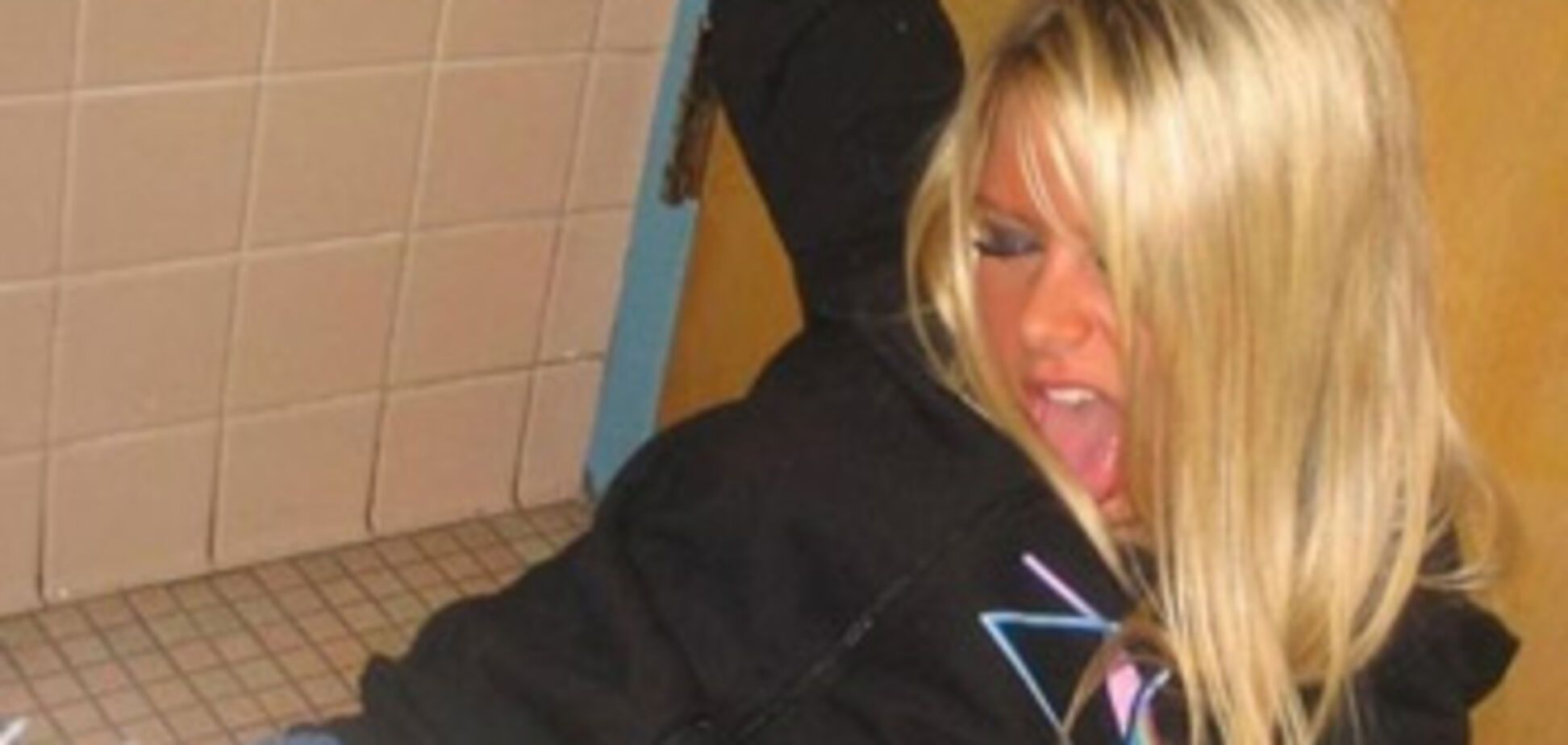 Алкоголічка продала доньку за пиво з тюлькою