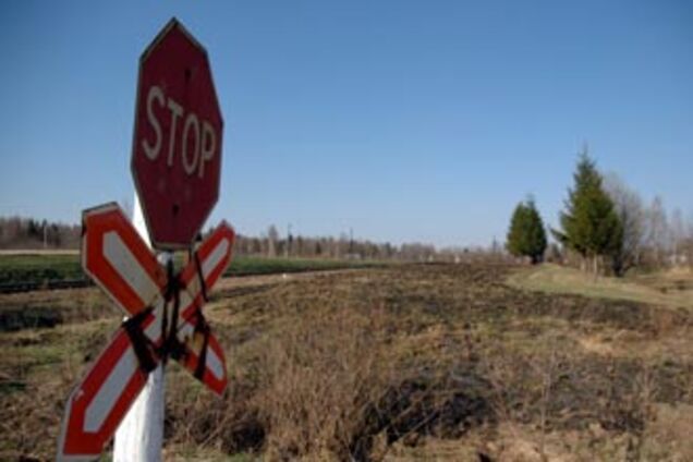 Зіткнення поїзда з автобусом: кількість жертв зростає