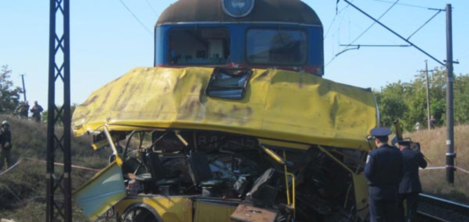 Зіткнення потягу з маршруткою на Дніпропетровщині. ВІДЕО