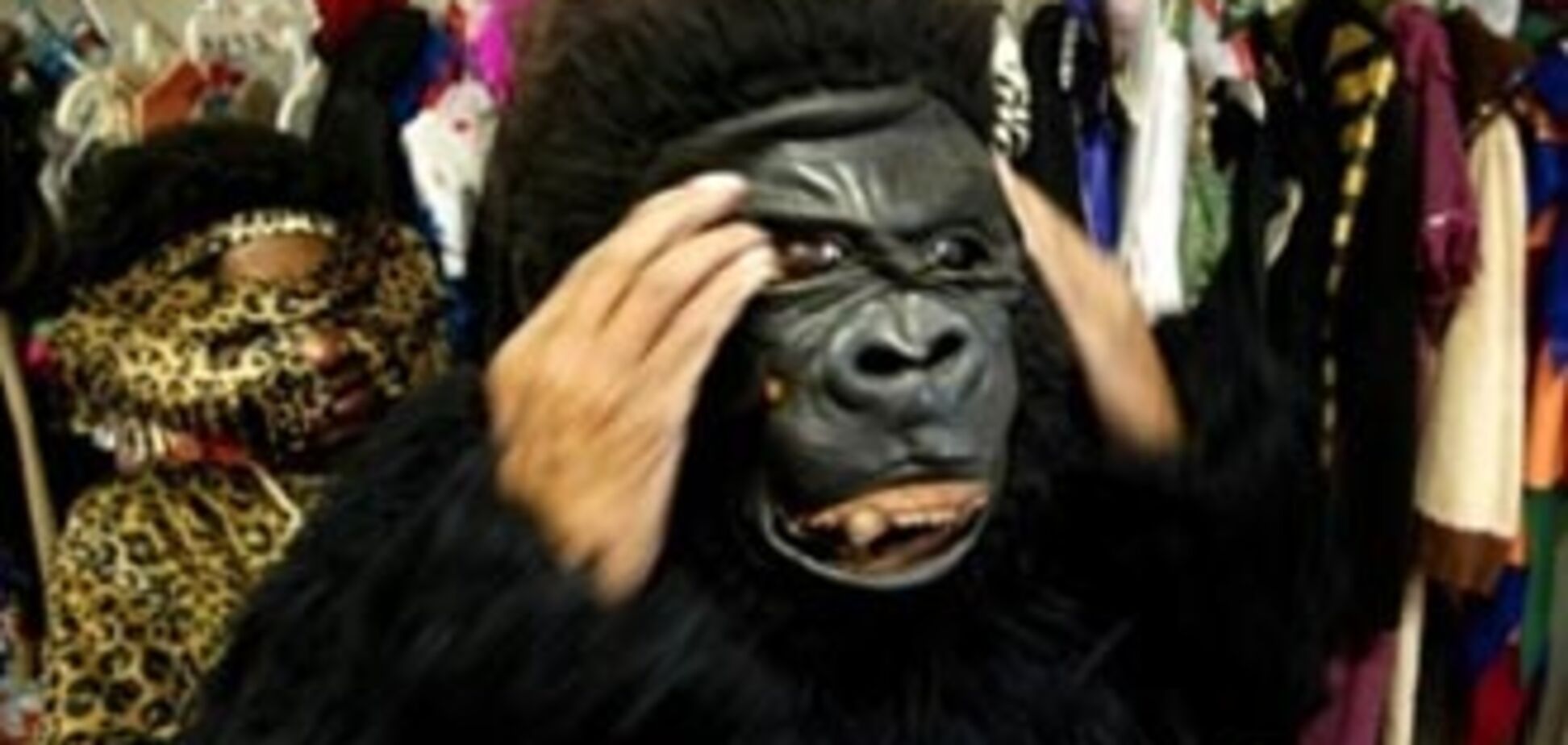 Дві 'горили' і 'курча' відібрали у підлітка велосипед