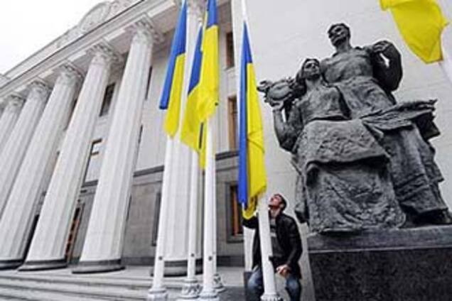 Більше половини українців проти продовження повноважень Ради