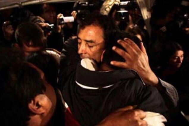 Третина замурованих чилійських шахтарів врятовано