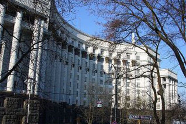 В Кабмине сократили трех министерских замов