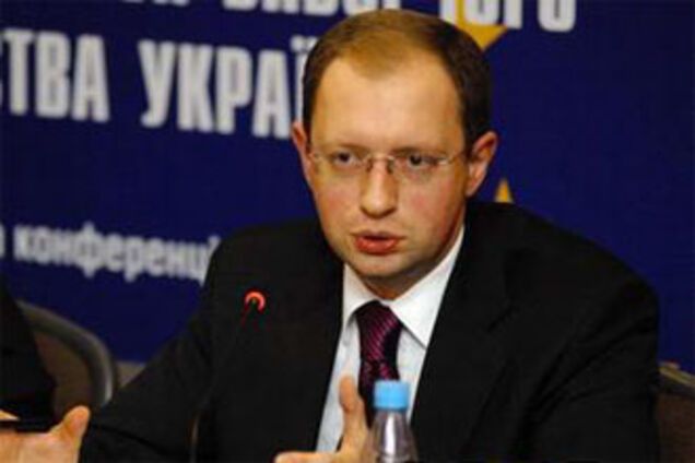 Яценюк перечислил, на какие каналы его пускают