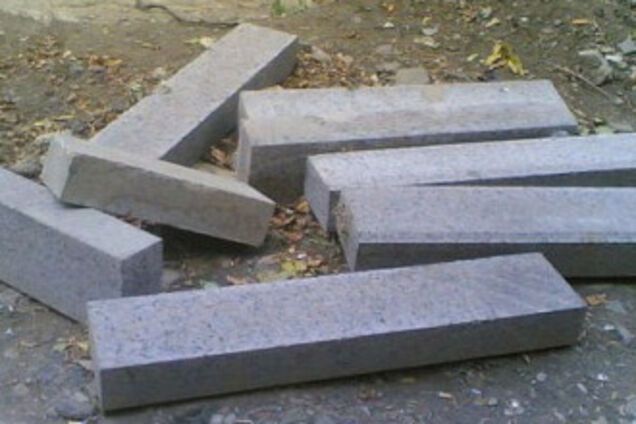 По Донецьку розкидані сотні тисяч гривень