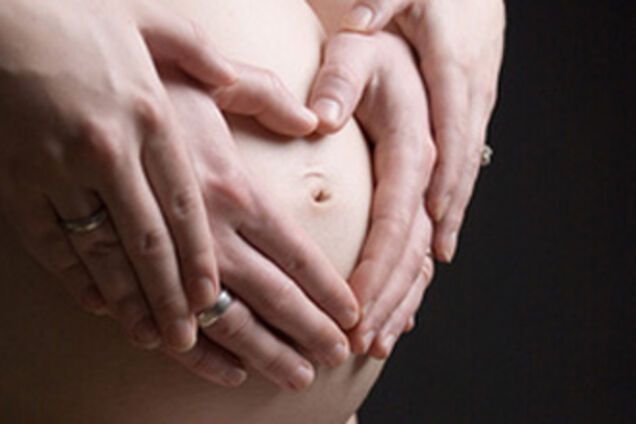 Близнюки починають дружити ще до народження