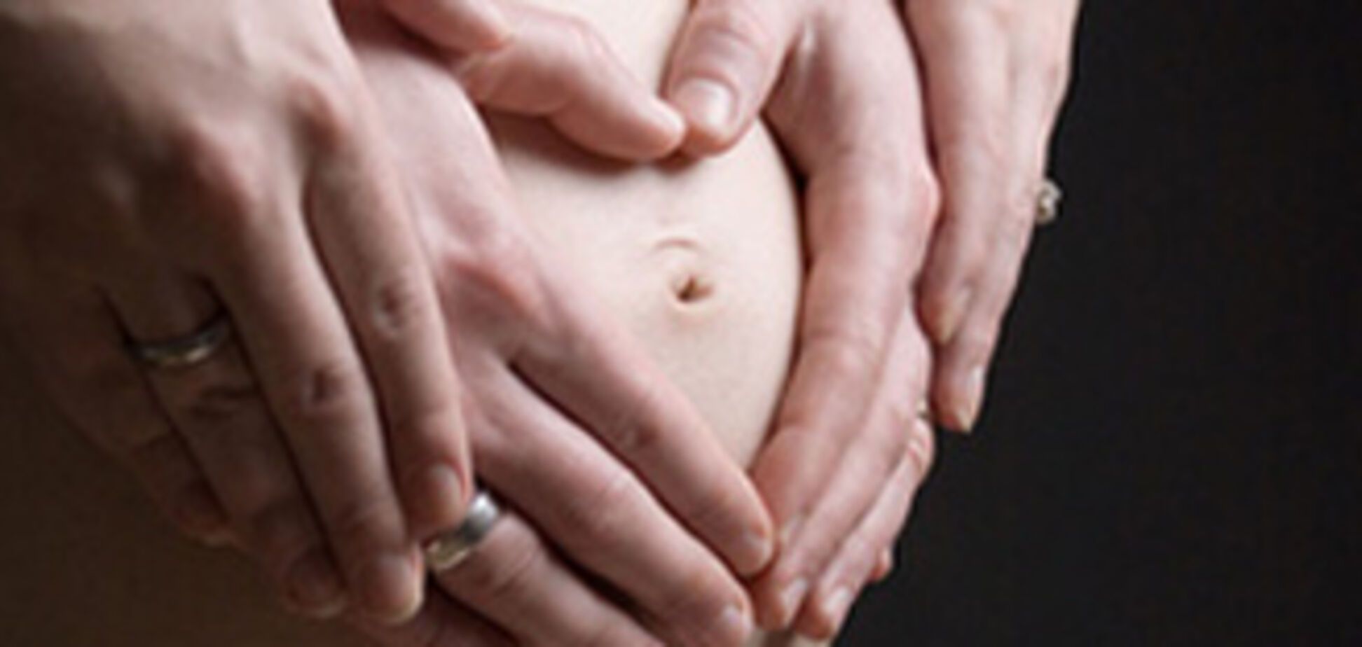 Близнюки починають дружити ще до народження