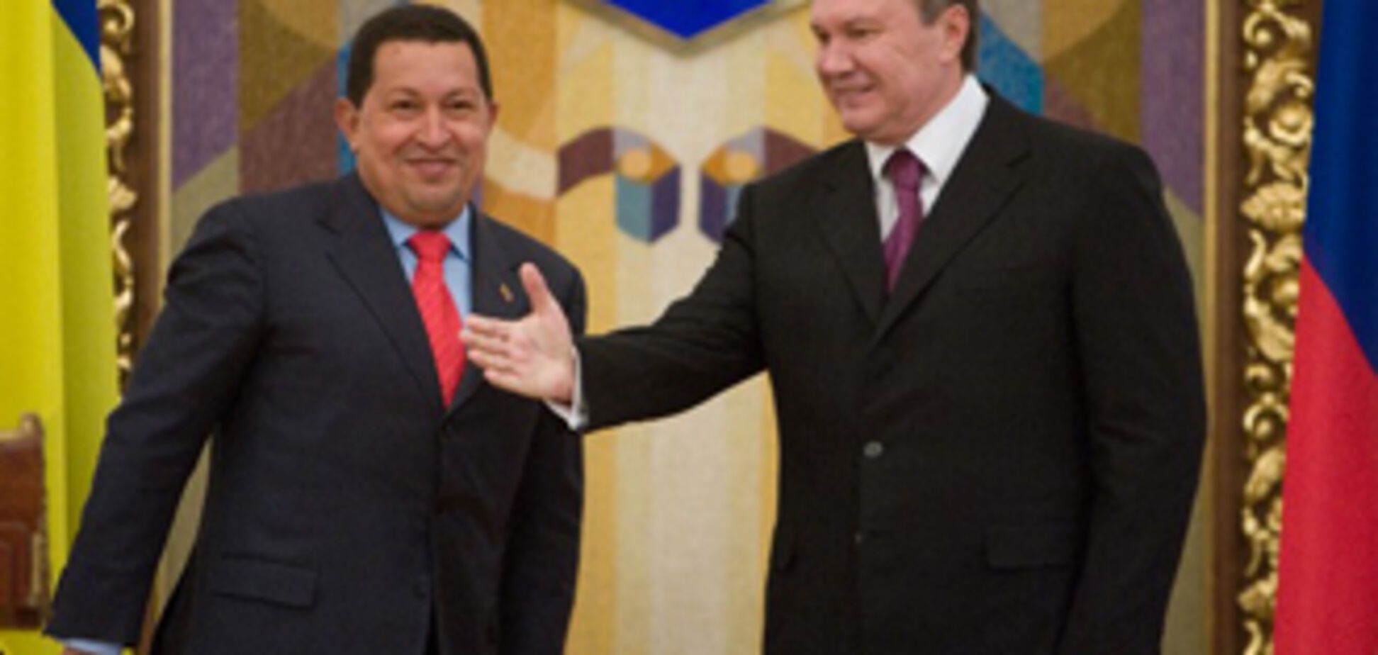 Чавес предложил Януковичу прыгнуть с парашютом