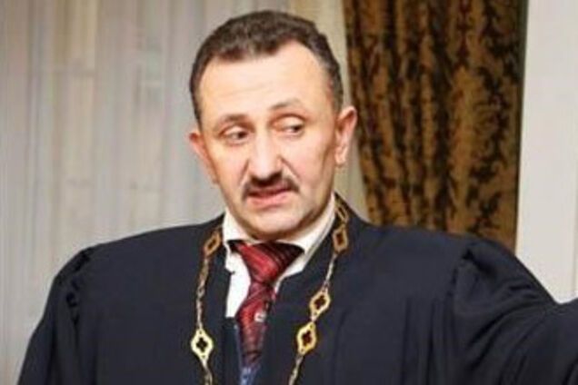 Суд удовлеворил требования 'судьи-колядника'