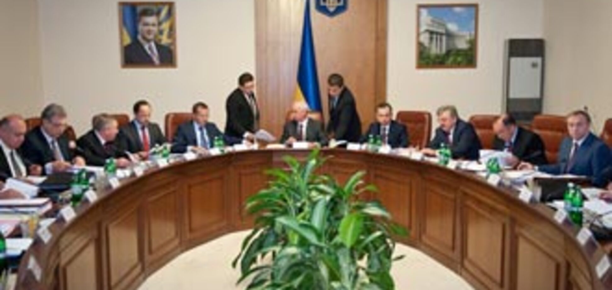 Кабмін розподілив обов'язки звільнених Слаути і Сівковича