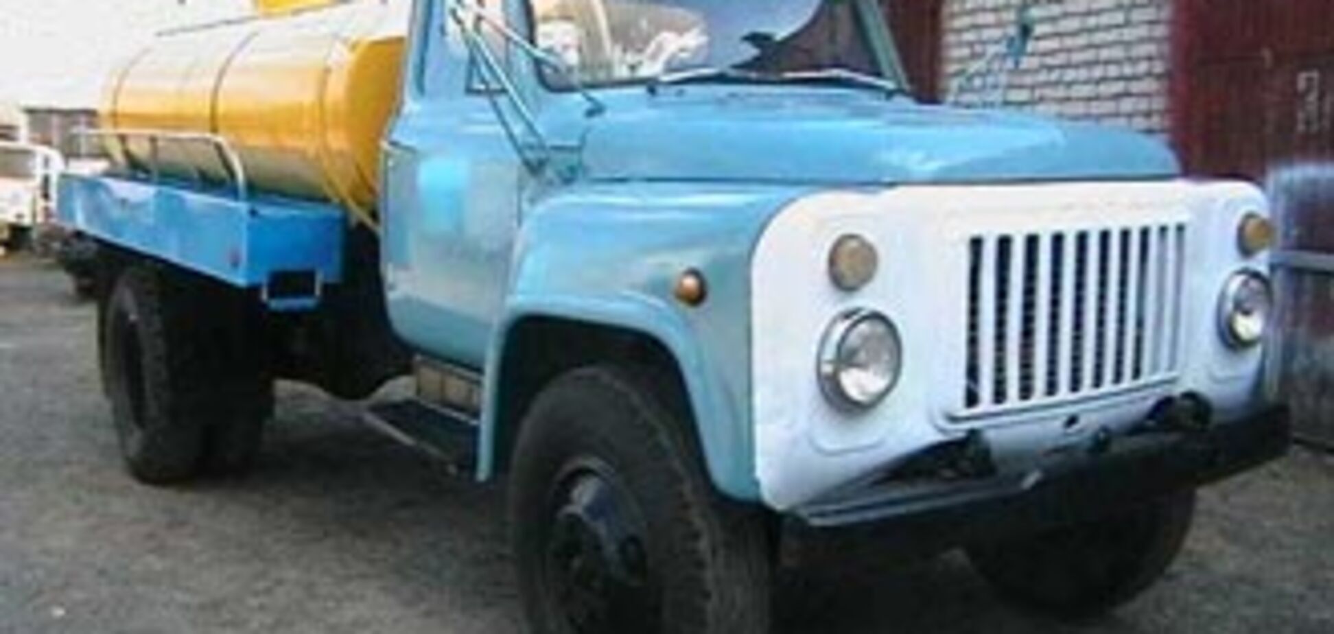 Ошукані житомирські селяни захопили молоковоз