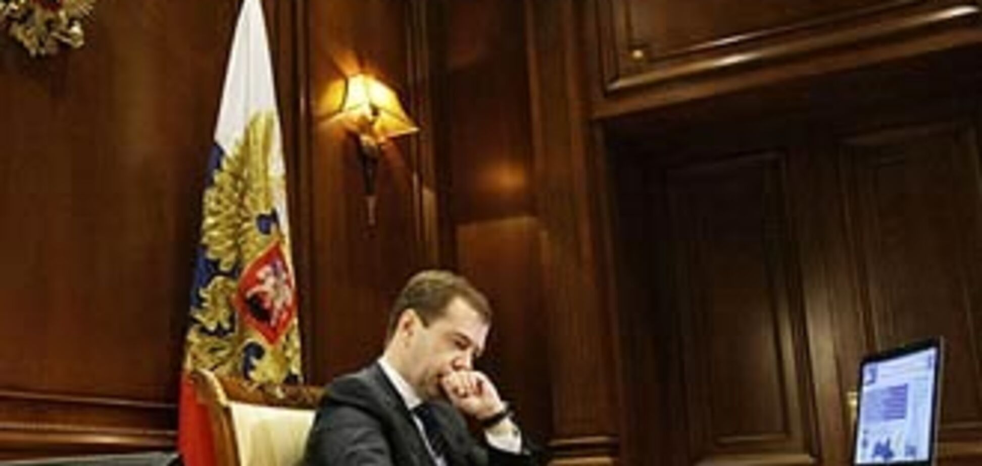 Медведев заинтересовался юной студенткой МГУ