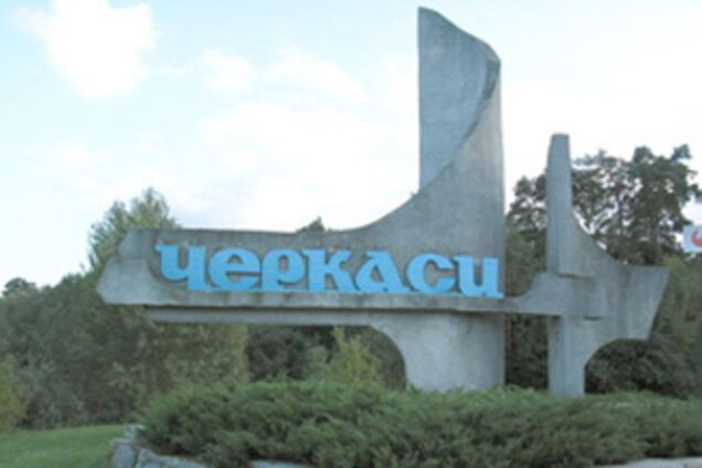 Глава міськвиборчкому Черкас звинувачує в тиску на комісію