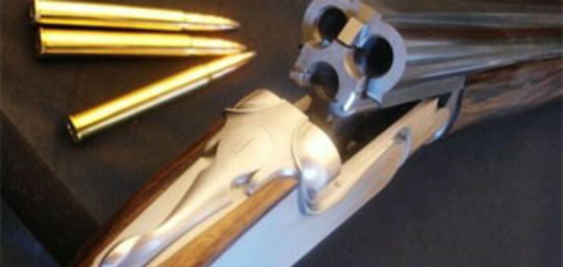 Ніндзя стукає у двері і стріляє з обріза в господарів