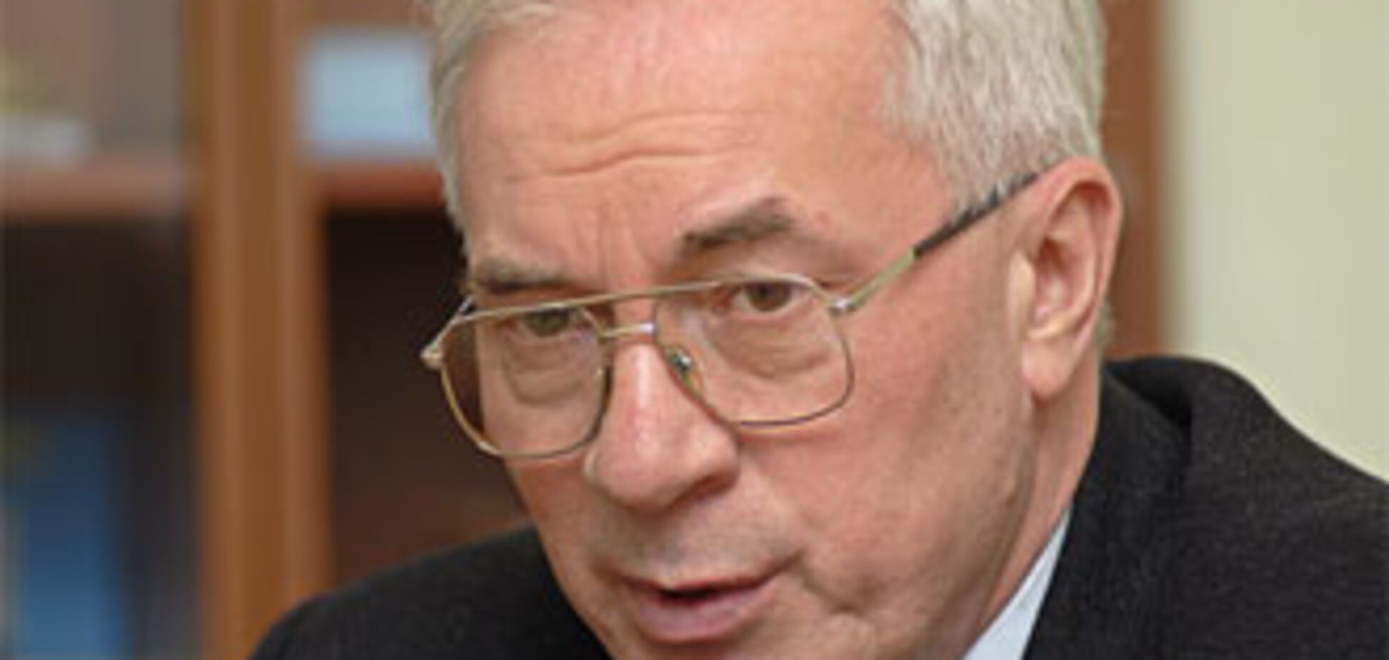 Азаров закинув уроки української мови