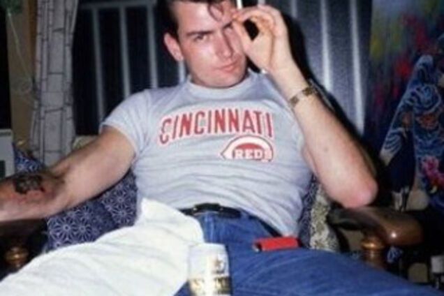 Голый и пьный Чарли Шин госпитализирован после вечеринки