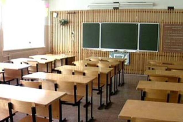 Табачник дал школьникам еще один выходной день