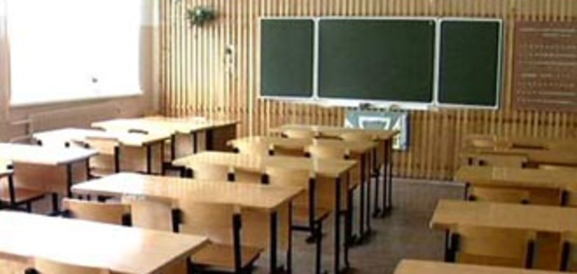 Табачник дал школьникам еще один выходной день