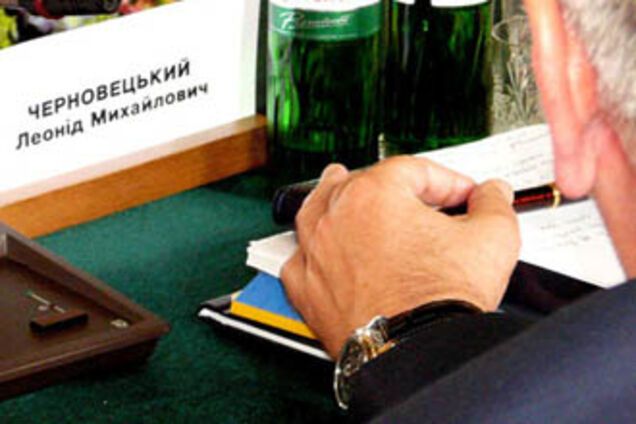 Часы на руке Черновецкого в 3 тысячи раз дороже часов Обамы