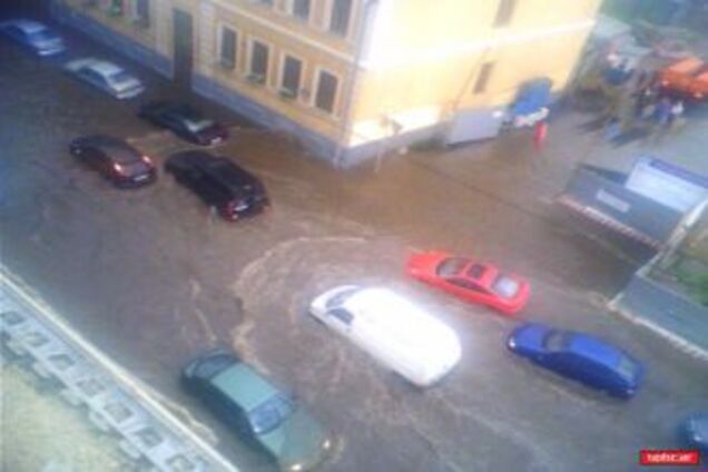 Несколько улиц Москвы полностью оказались в воде