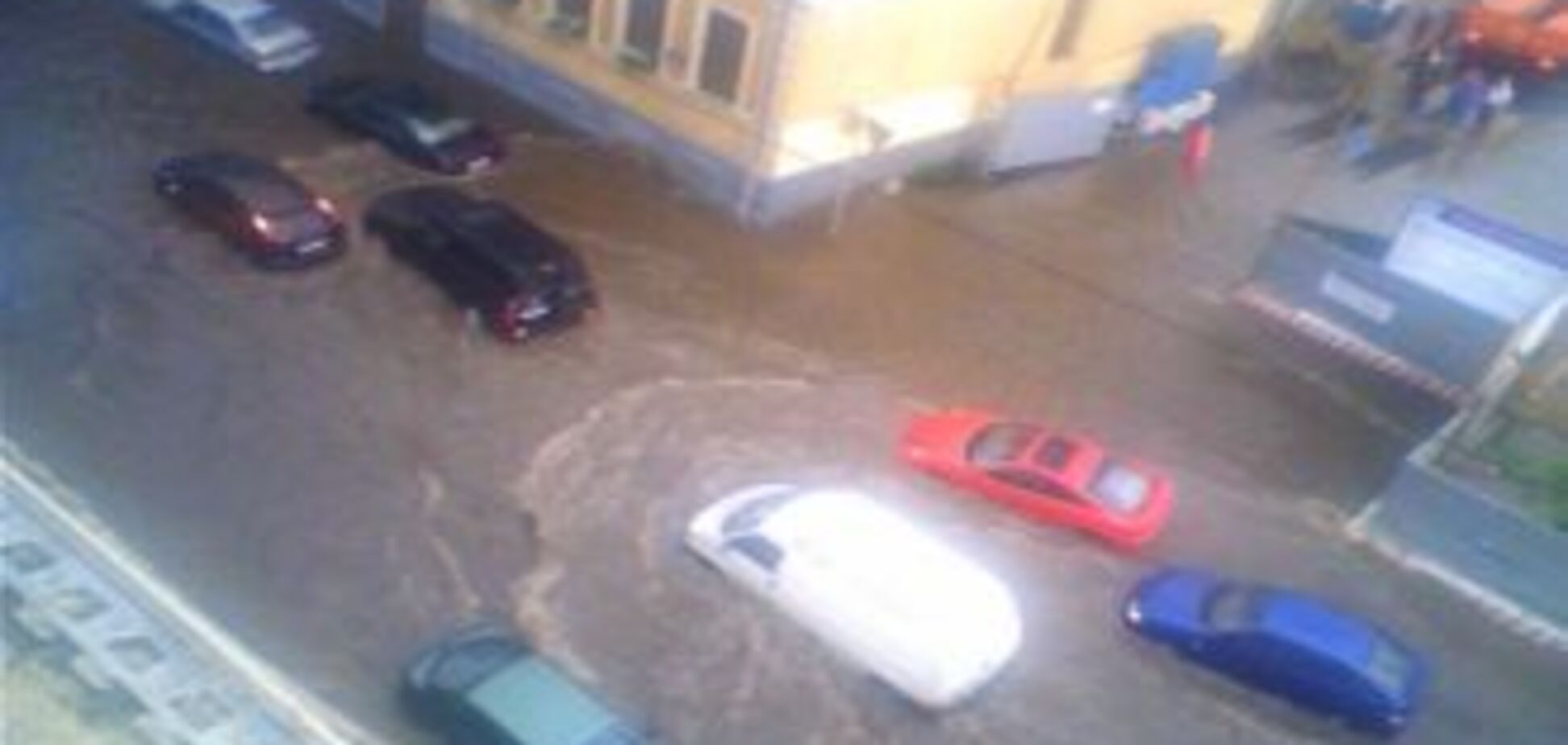 Несколько улиц Москвы полностью оказались в воде