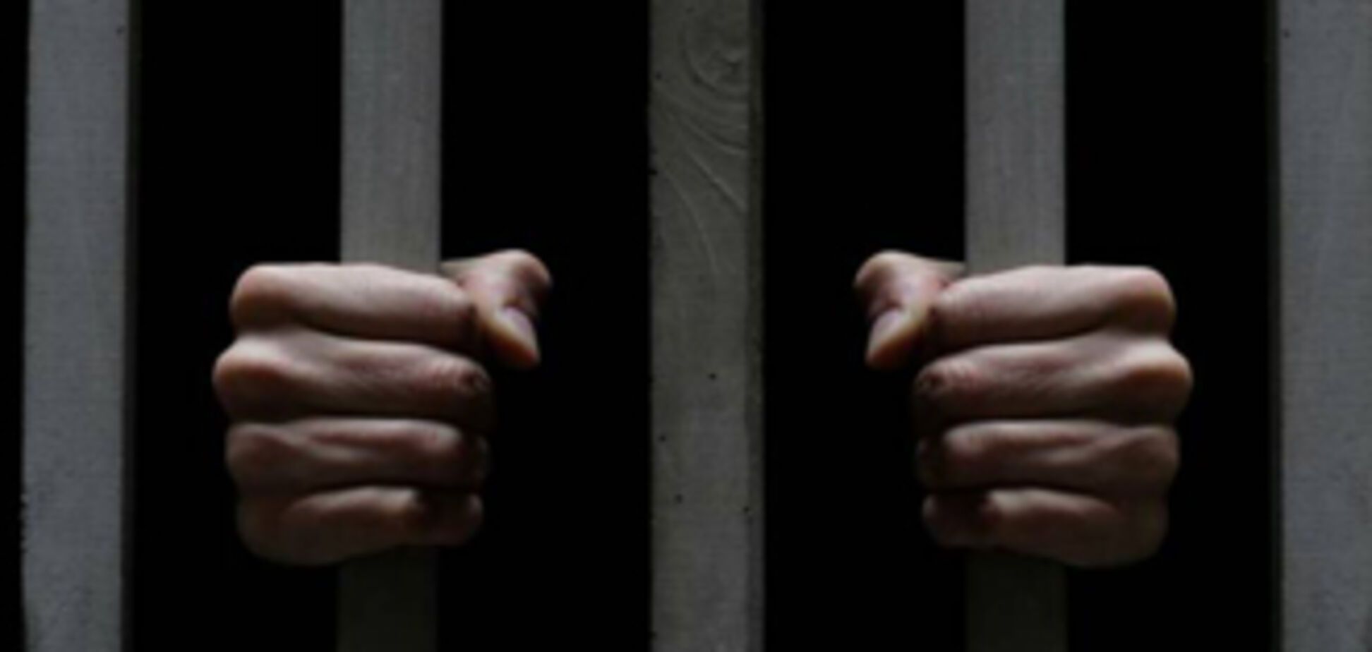 Міліціонер жорстоко розправився з ріднею 14-річної коханки