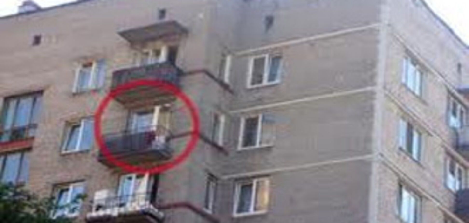 Через голод шестирічна дівчинка викинулася з вікна