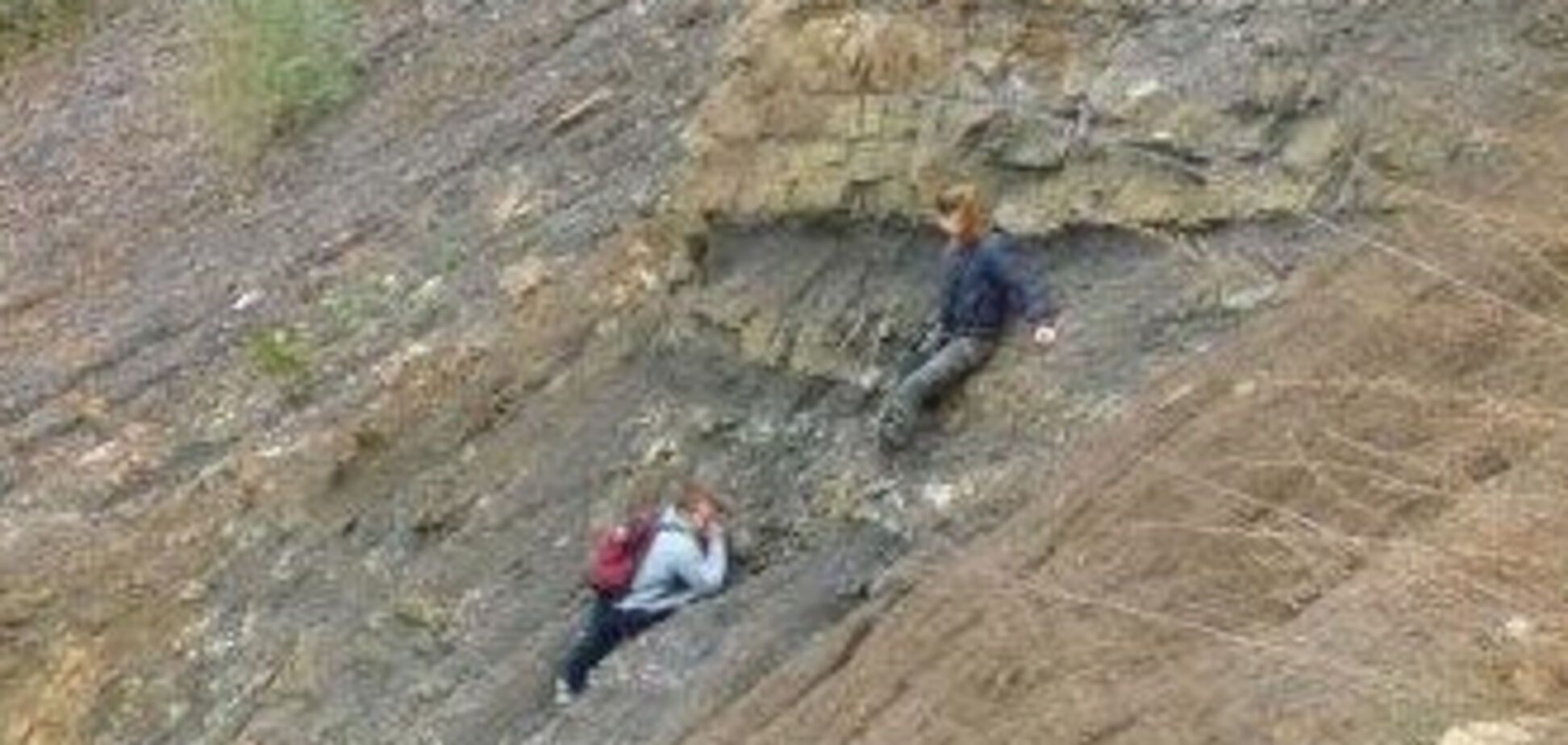 У Донецькій області люди застрягли в ртутному кар'єрі. ФОТО