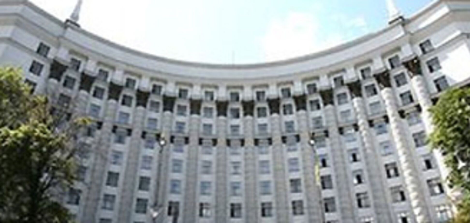 Співробітників Кабміну просять частіше переодягатися