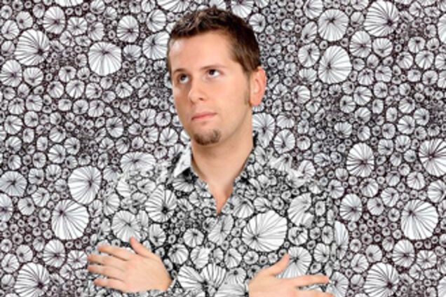 В прямом смысле слиться со стеной