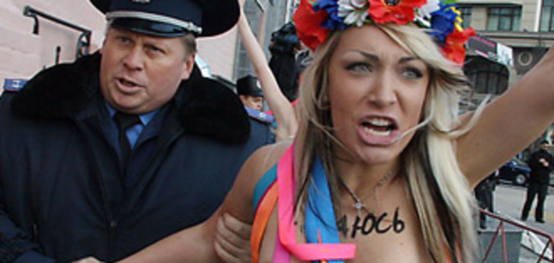 Топлесс-акция для украинской милиции. ФОТО