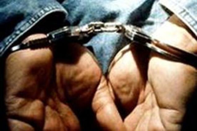 Школьник подрался с 73-летней учительницей и снял это. ВИДЕО