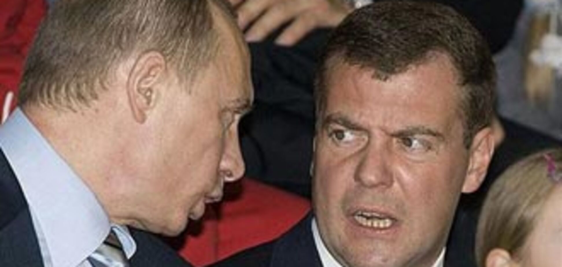 Школьникам предложили спасти Медведева от гнева Путина