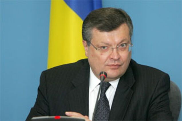 Янукович решил, что на саммите НАТО ему делать пока нечего