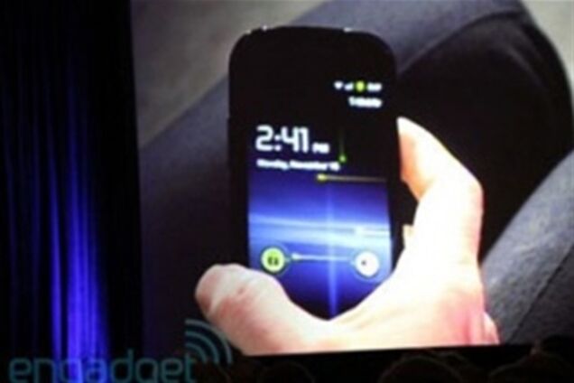 Глава Google показал смартфон Nexus S