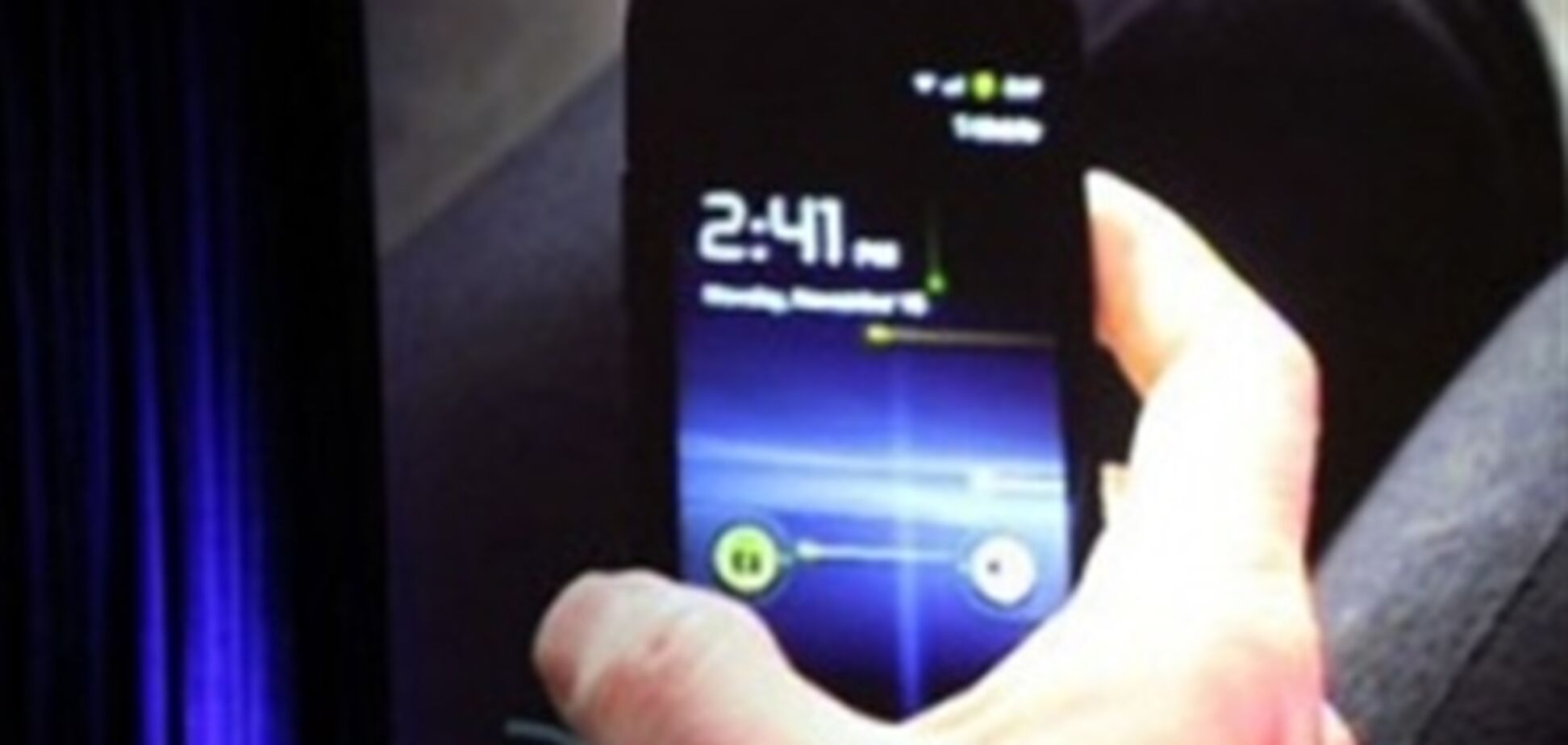 Глава Google показал смартфон Nexus S