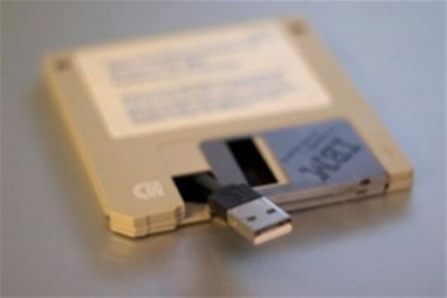 Умелец превратил дискету в флэш-драйв. Фото 