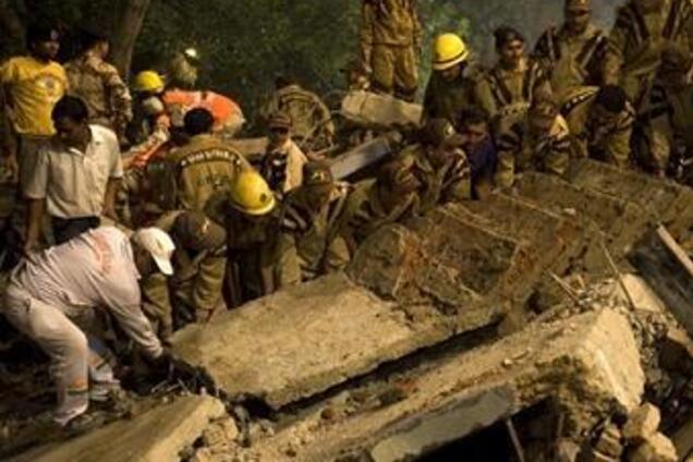 Шестьдесят человек погибли в Дели в результате обвала дома
