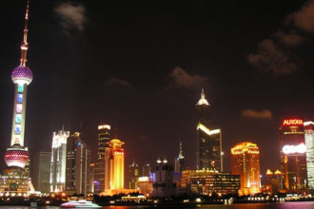 В Шанхае дотла сгорел жилой небоскреб