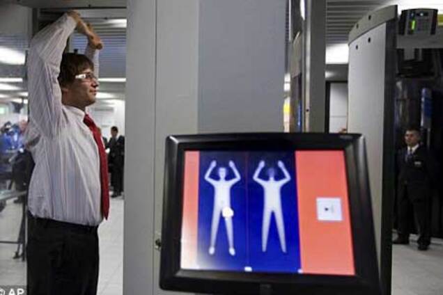 Роздягають сканери не впоралися з одягом пасажирів