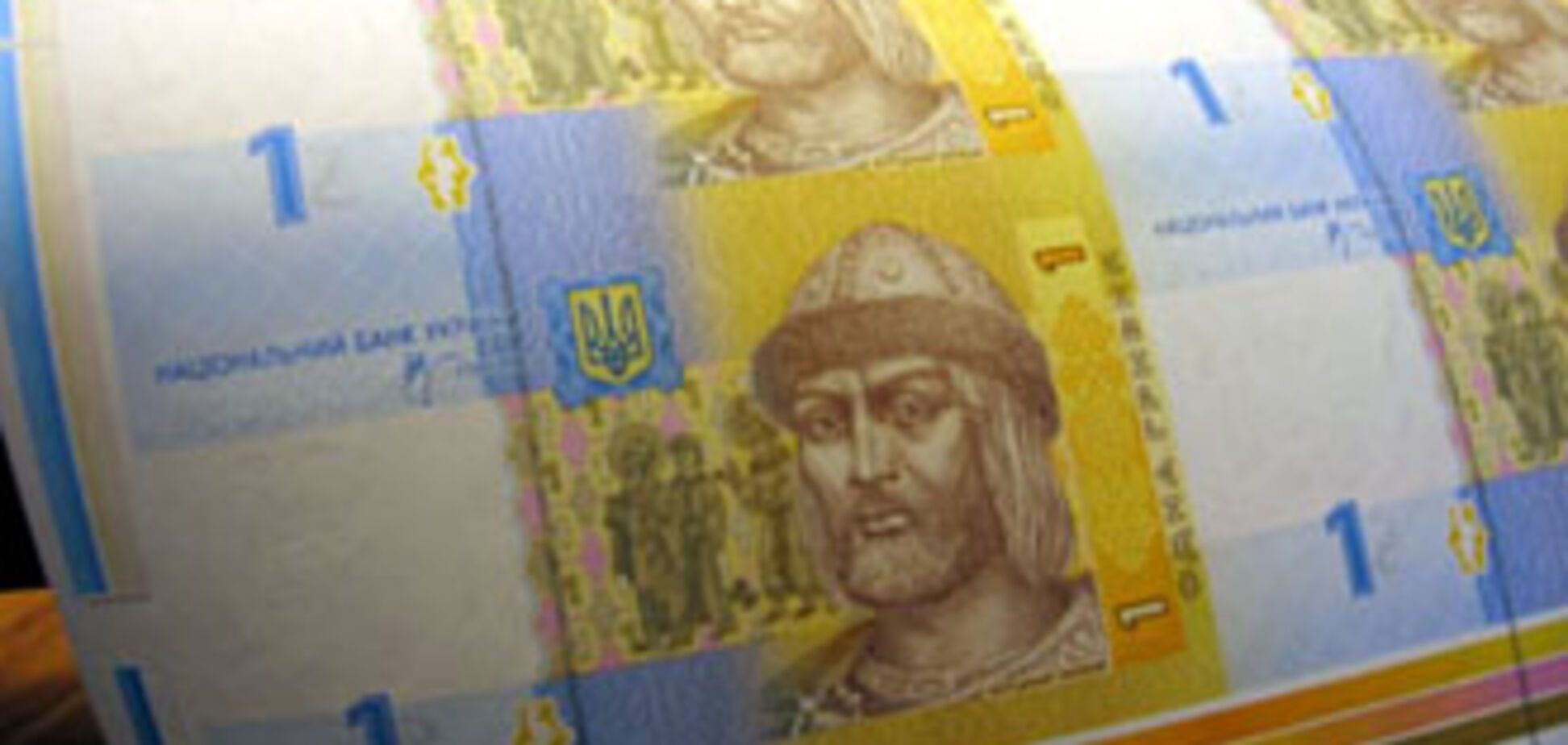 Кабмин повысил ставку бюджетникам на 14 гривен