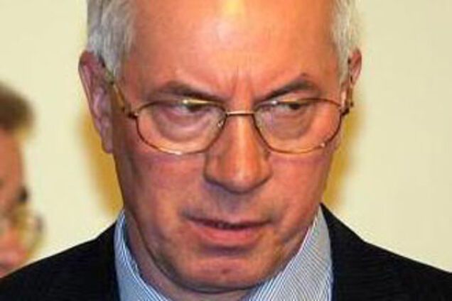 Азаров грозится уволить всех чиновников на крутых авто