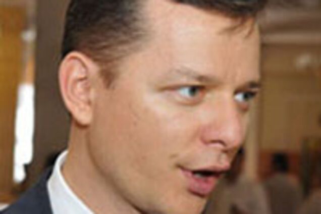 Ляшко решил подарить Грачу вышиванку