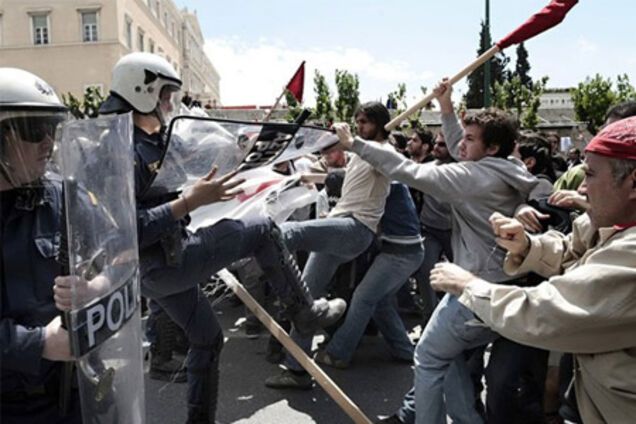 В Афинах массовые избиения студентов