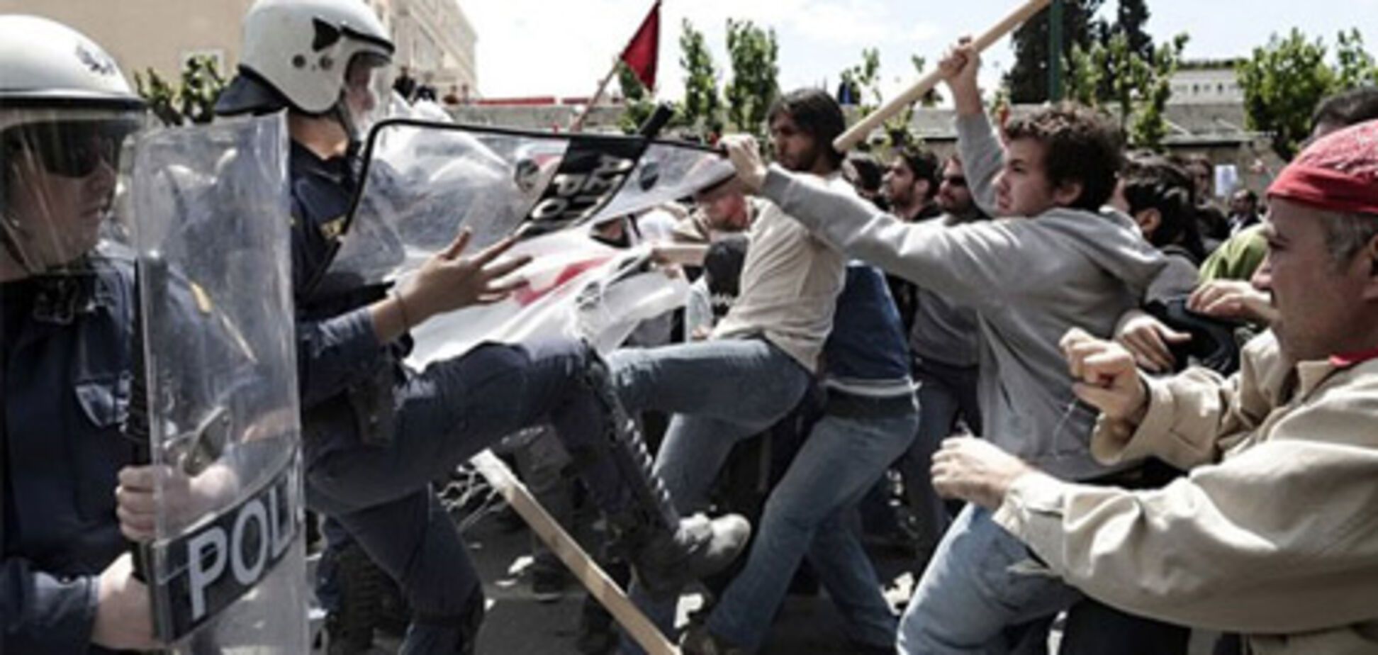 В Афинах массовые избиения студентов