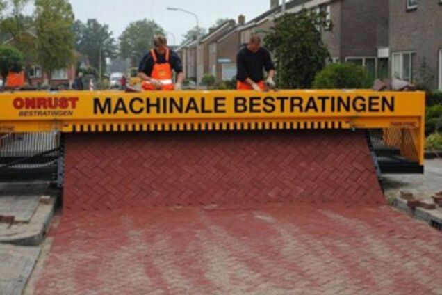 Как кладут дороги в Голландии