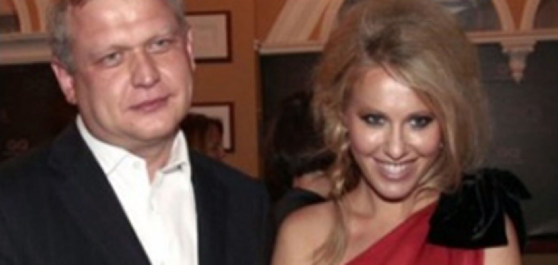 Депутат подарил Собчак кольцо с изумрудом